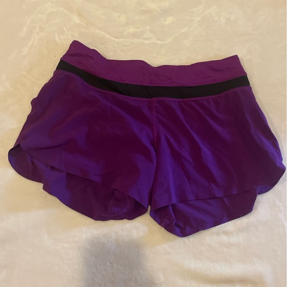 RARE!! Lululemon Athletica Groovy Run Short Bonded
Tender Violet Black Sz 6 - Picture 2 of 5